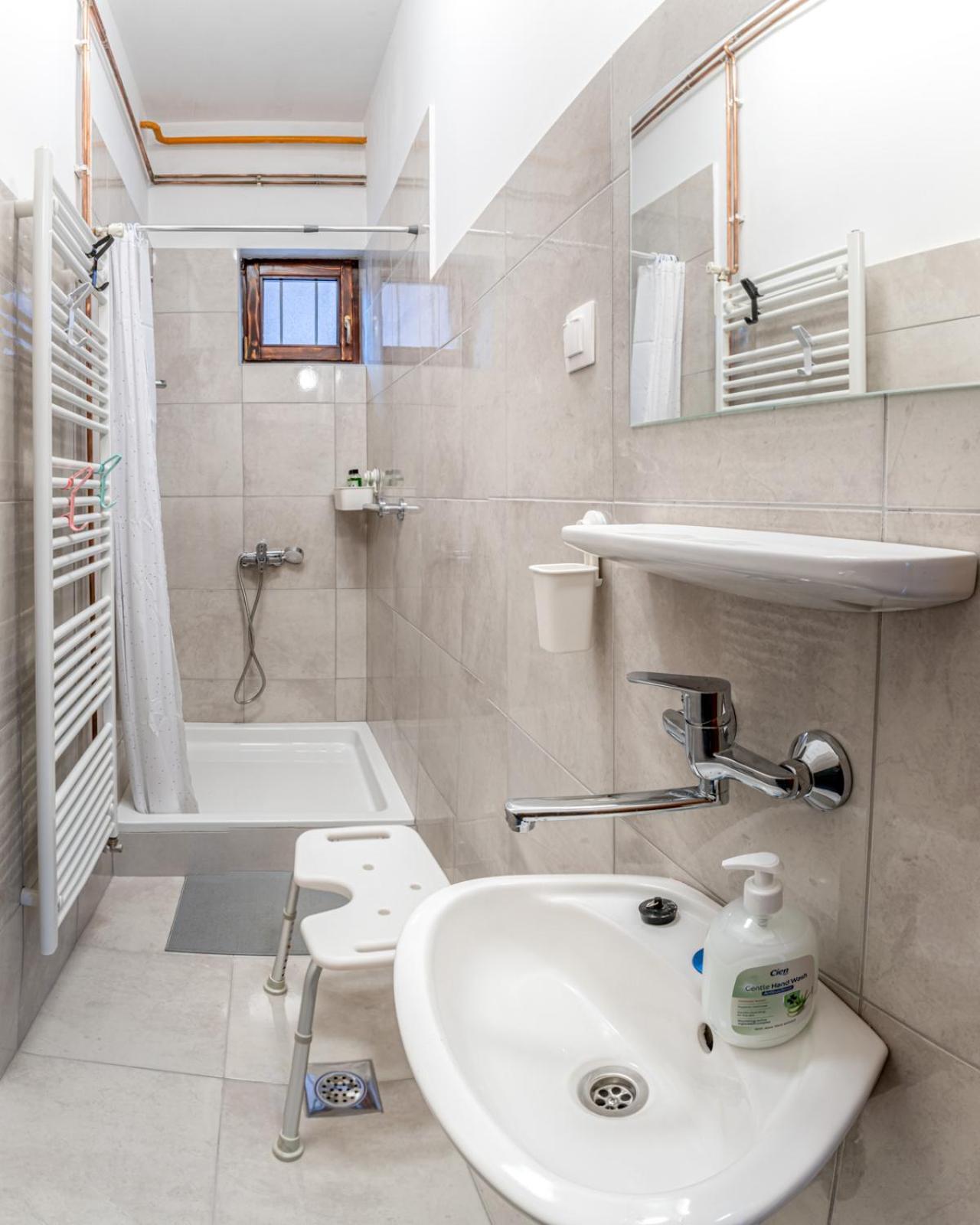 Apartman Jabuka คาร์โลวัตส์ ภายนอก รูปภาพ