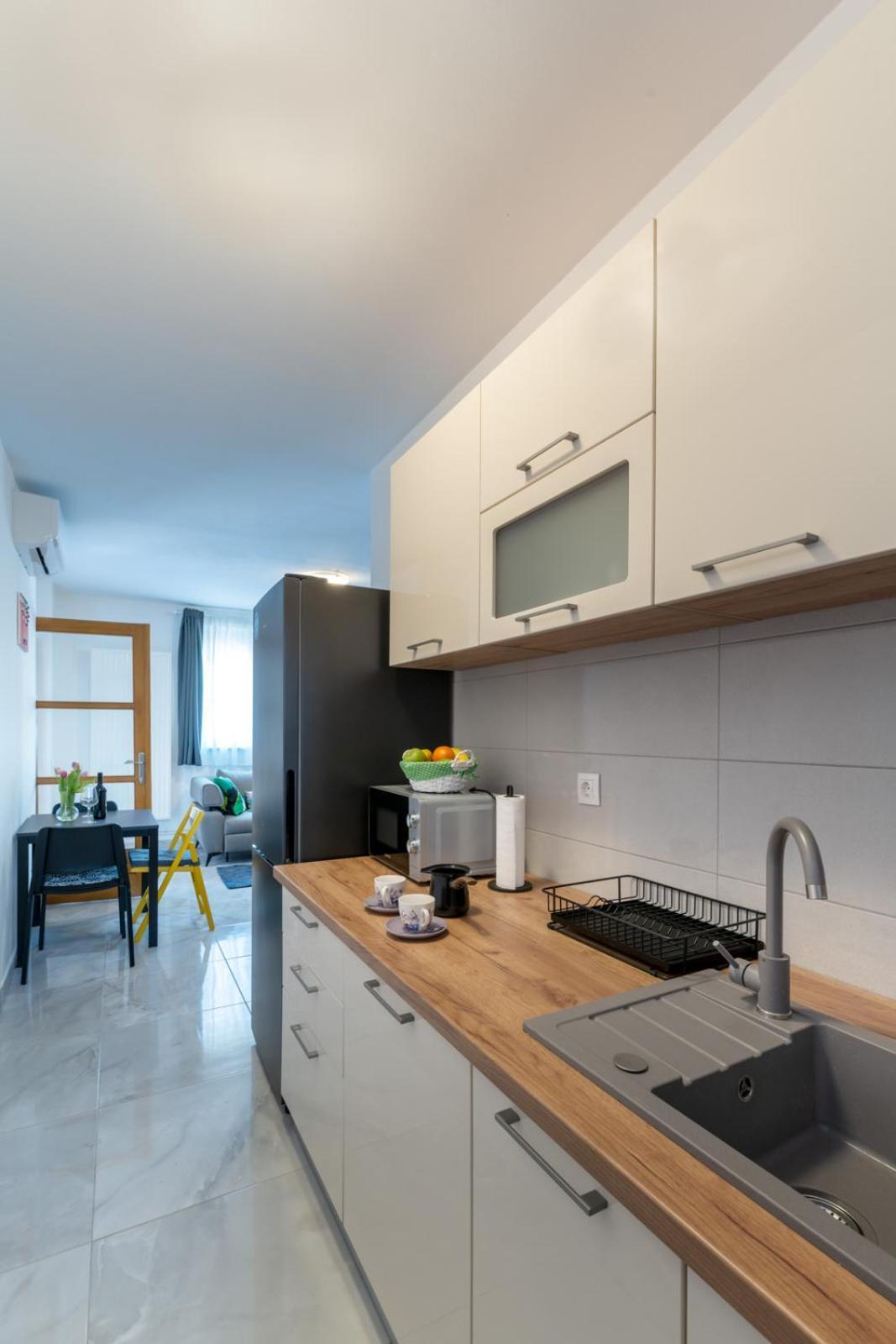 Apartman Jabuka คาร์โลวัตส์ ภายนอก รูปภาพ