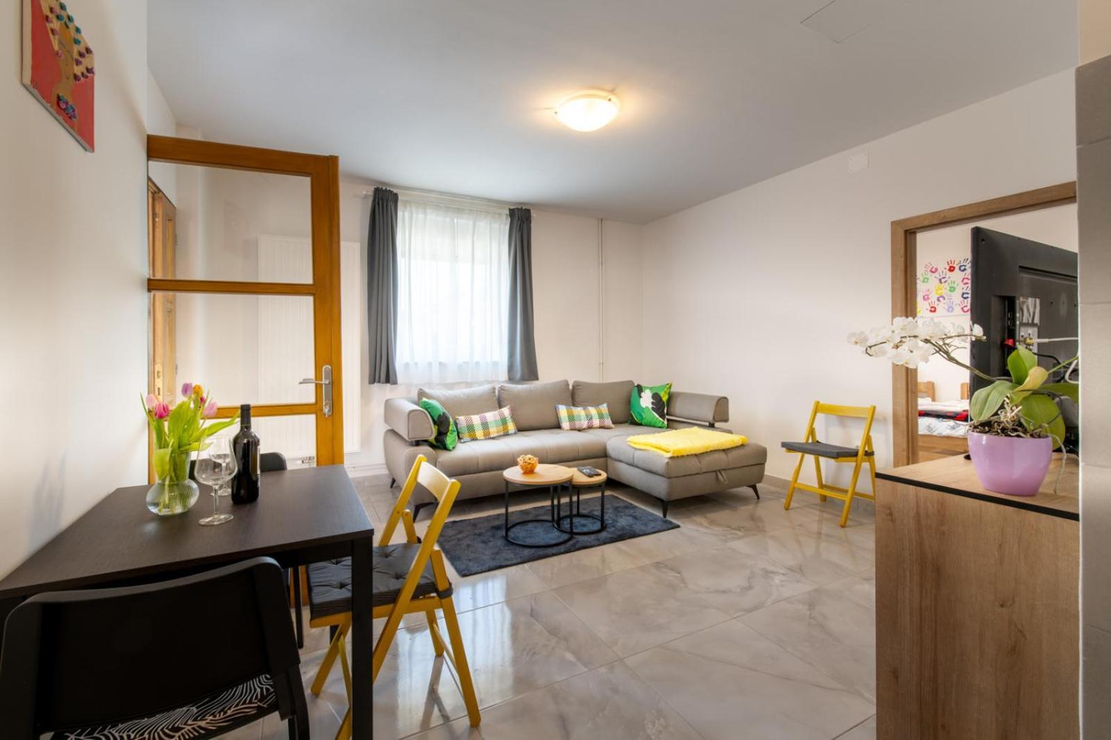 Apartman Jabuka คาร์โลวัตส์ ภายนอก รูปภาพ