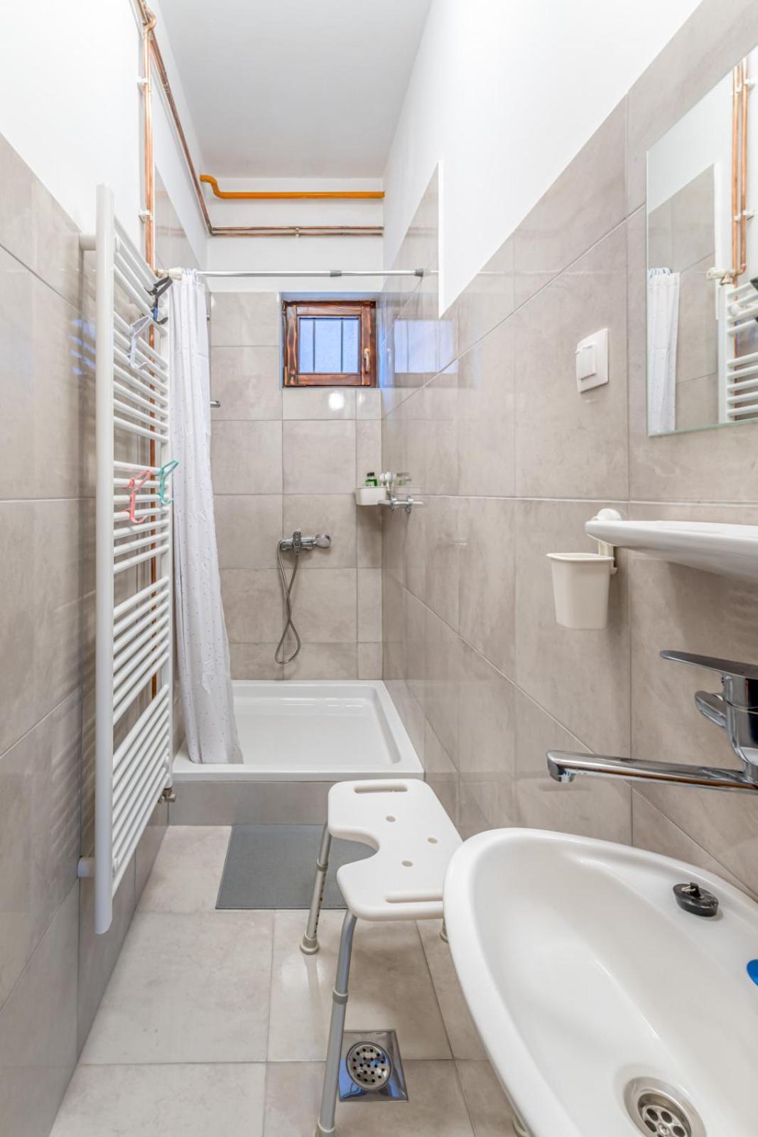 Apartman Jabuka คาร์โลวัตส์ ภายนอก รูปภาพ