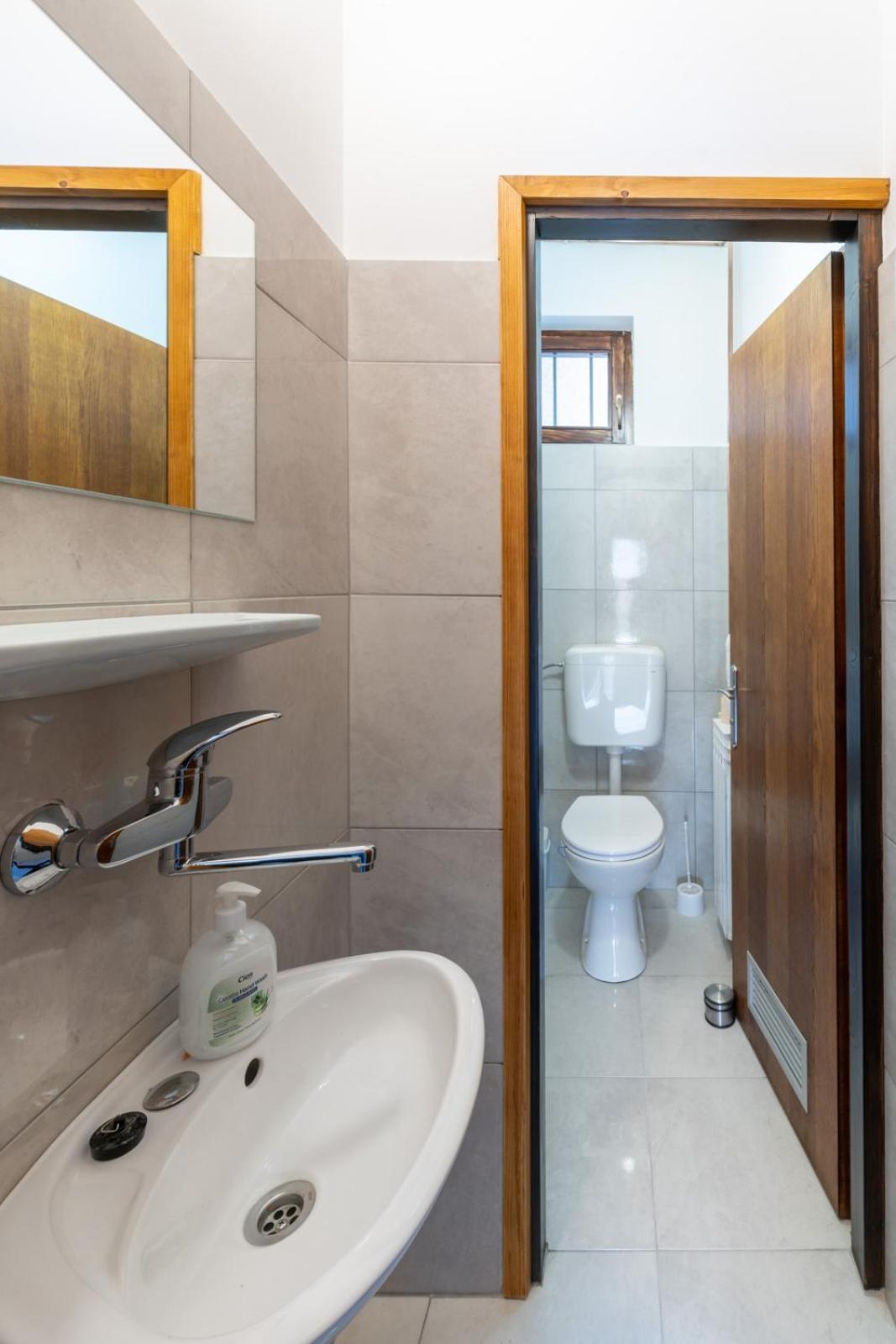 Apartman Jabuka คาร์โลวัตส์ ภายนอก รูปภาพ